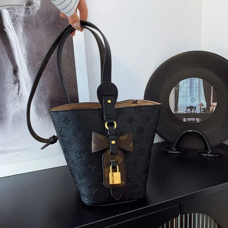 Bolsa Bucket Chic 2025 – Do Dia à Noite com Estilo e Versatilidade