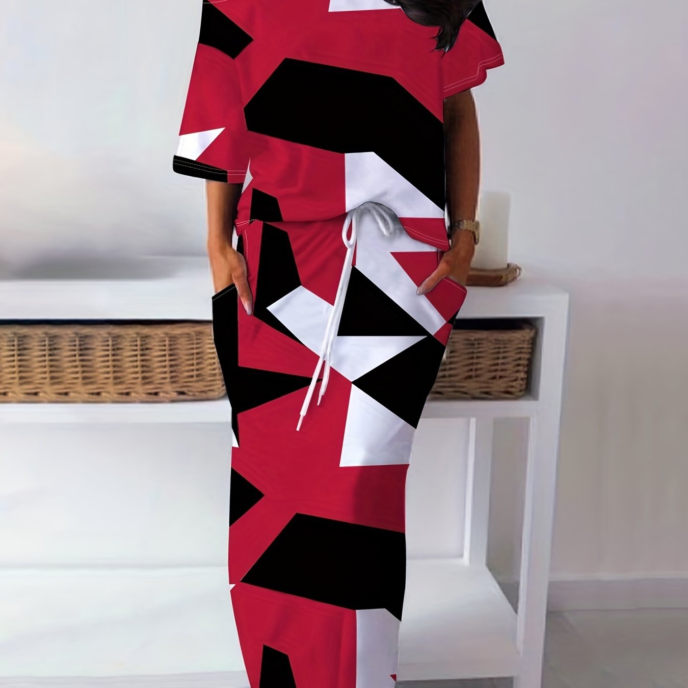 Conjunto Feminino Estampa Geométrica – Blusa Ombro Único + Saia com Cós Ajustável