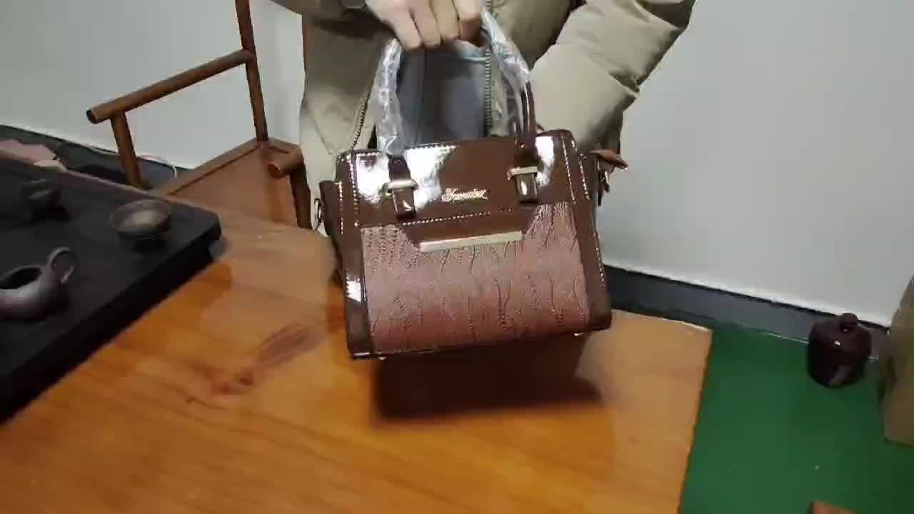 Bolsa Feminina Grande Capacidade – Tote Sintética Elegante com Fecho em Zíper