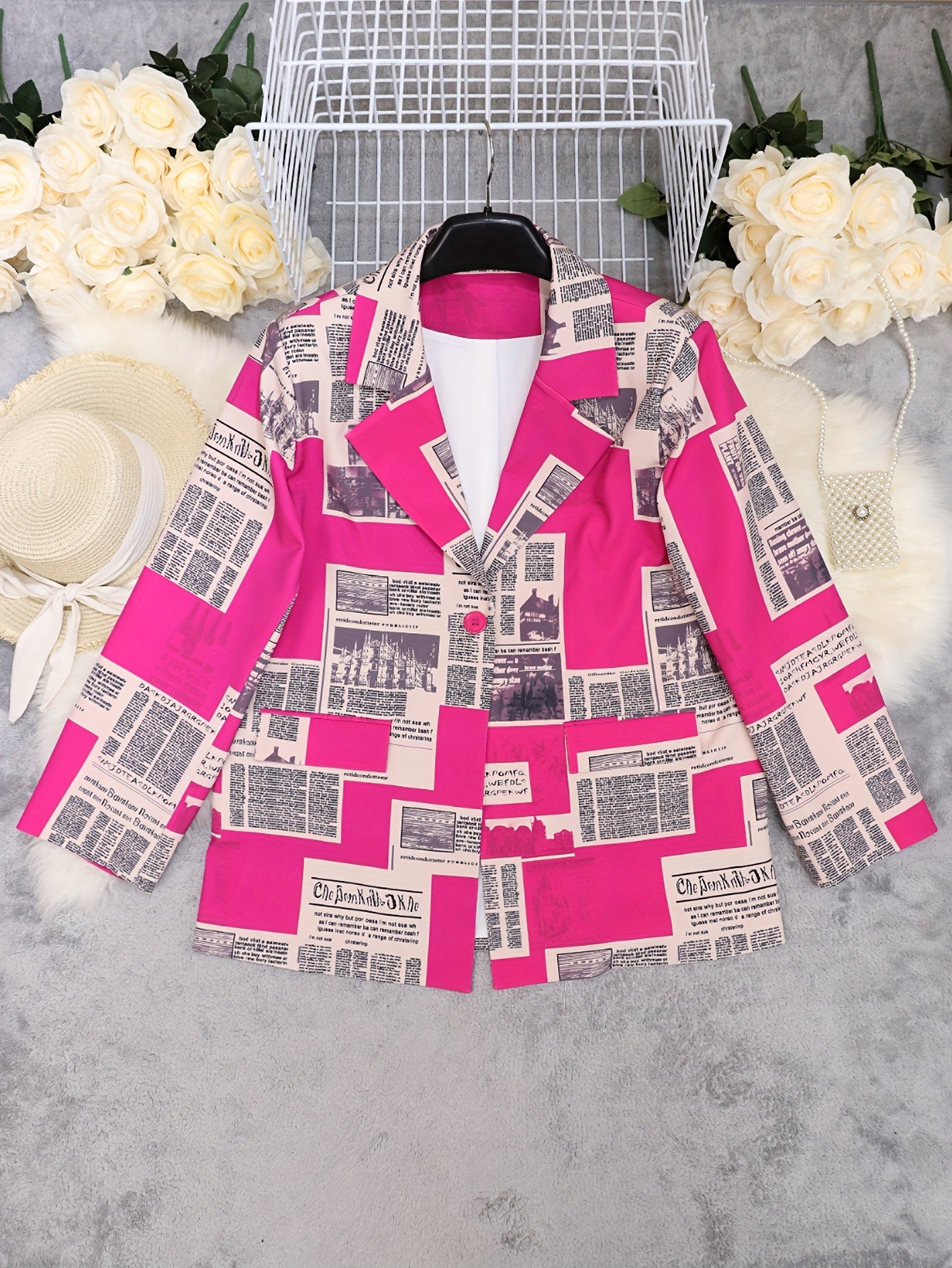 Casaco Plus Size Print Newspaper – Impacto Elegante