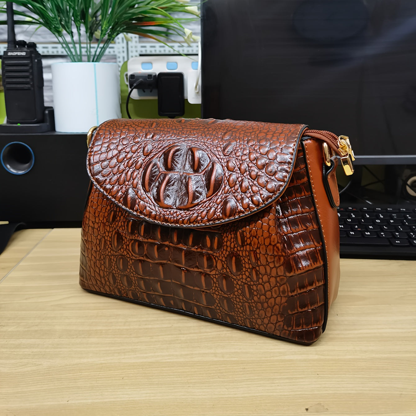 Bolsa Feminina Padrão Crocodilo – Ombro ou Transversal Vintage com Fecho Aba