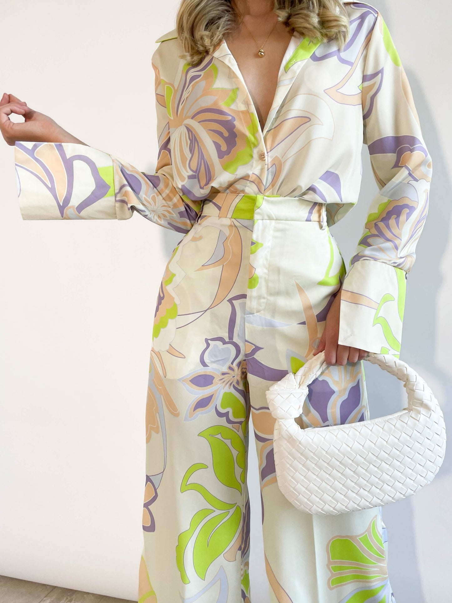 Conjunto Feminino Floral Blusa + Calça Pantalona – Elegância Casual com Toque Romântico