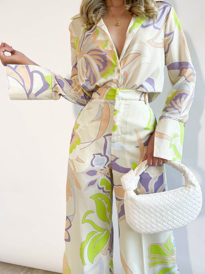 Conjunto Feminino Floral Blusa + Calça Pantalona – Elegância Casual com Toque Romântico