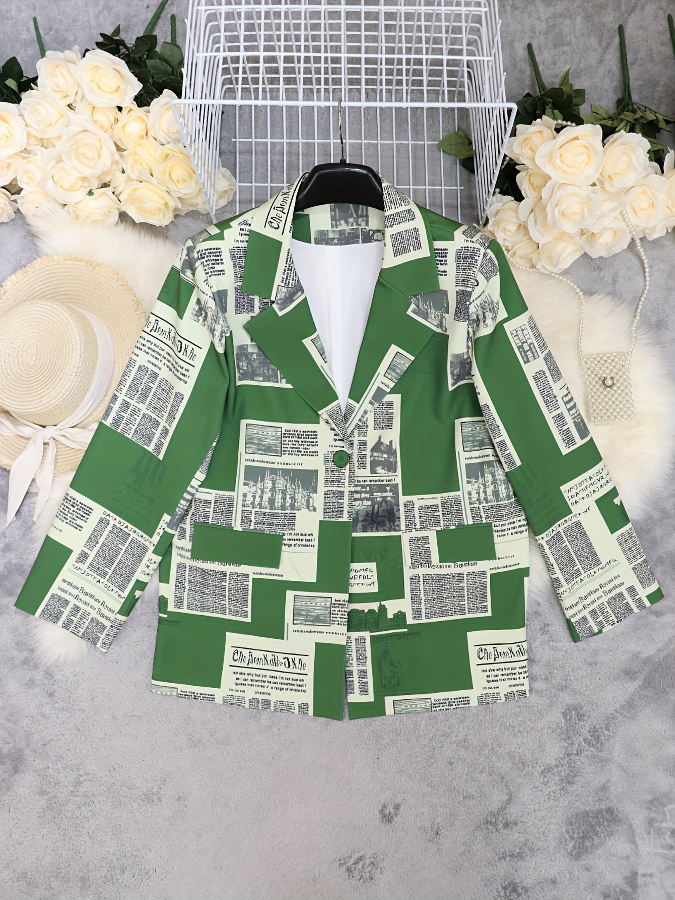 Casaco Plus Size Print Newspaper – Impacto Elegante