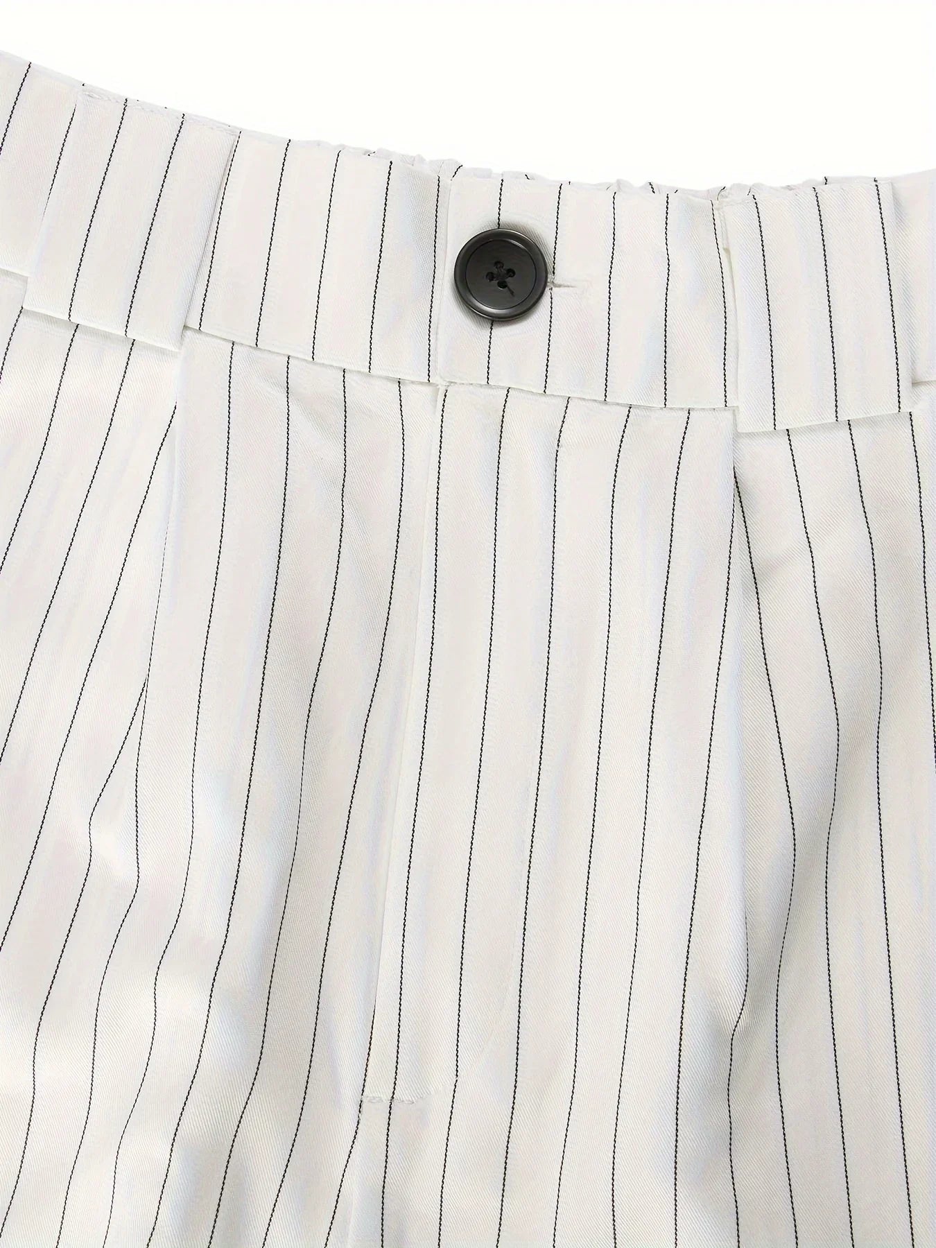 Conjunto Feminino Listrado Blazer & Shorts – Elegância Primavera/Outono