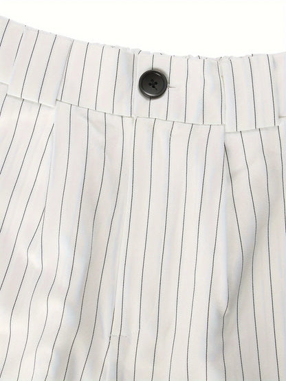 Conjunto Feminino Listrado Blazer & Shorts – Elegância Primavera/Outono