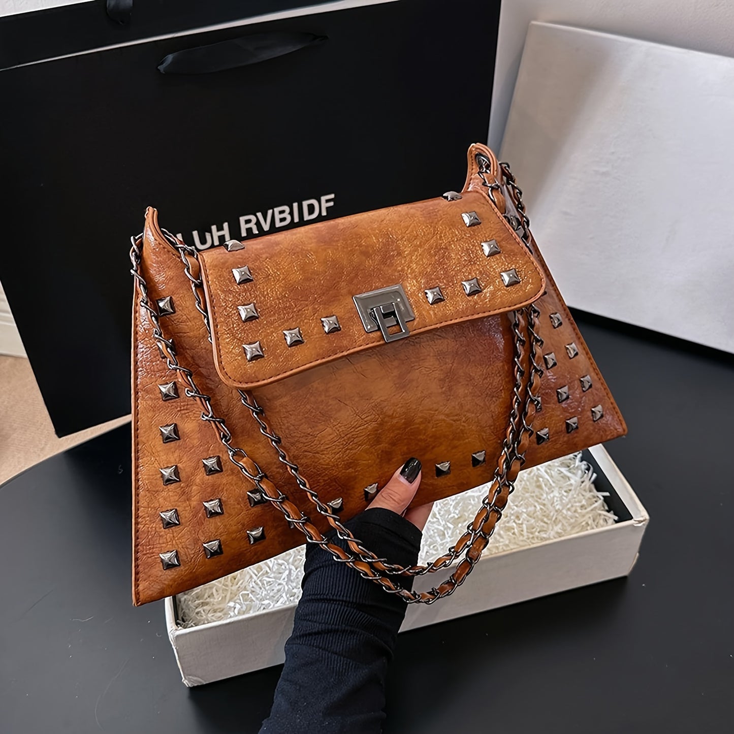 Clutch Envelope Feminina de Tacha – Transversal com Corrente & Alça Ombro