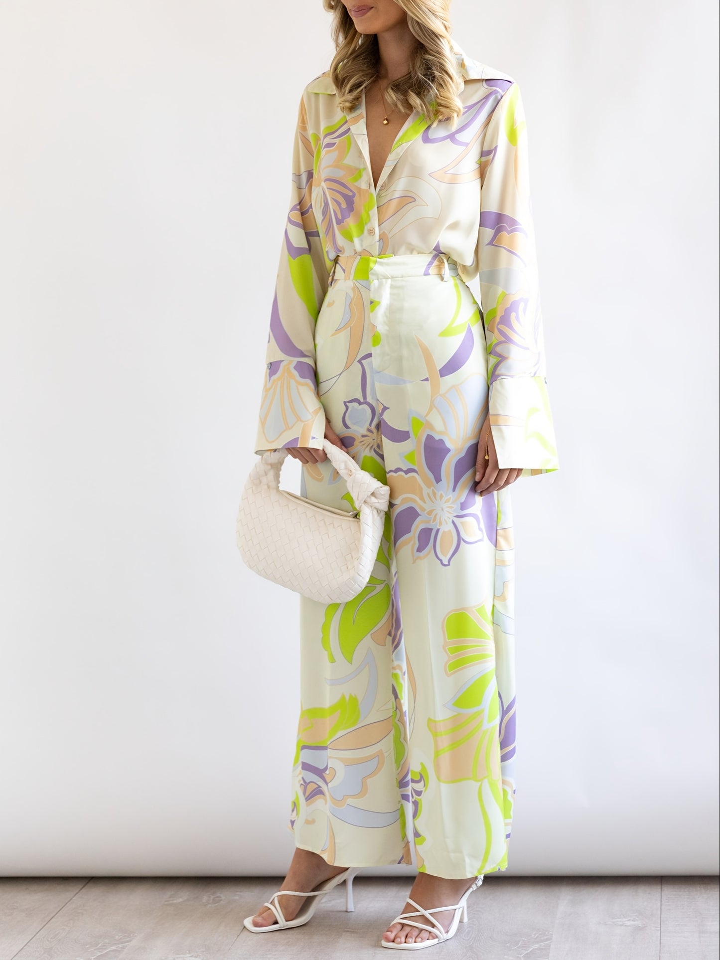 Conjunto Feminino Floral Blusa + Calça Pantalona – Elegância Casual com Toque Romântico