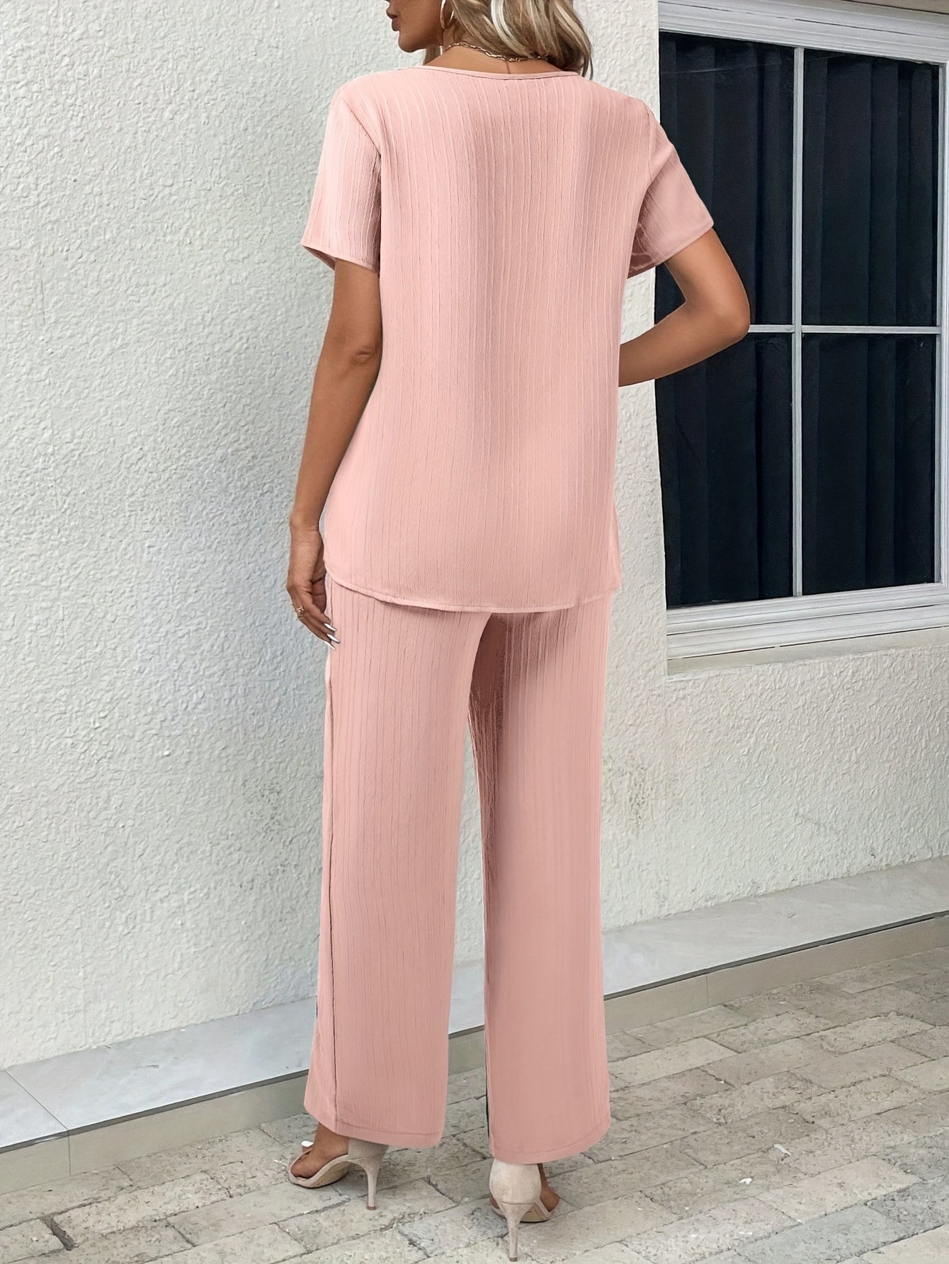 Conjunto Feminino Camiseta de Manga Curta + Calça – Elegância Casual para Primavera & Verão