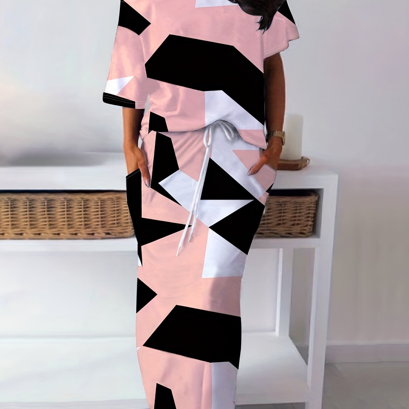 Conjunto Feminino Estampa Geométrica – Blusa Ombro Único + Saia com Cós Ajustável