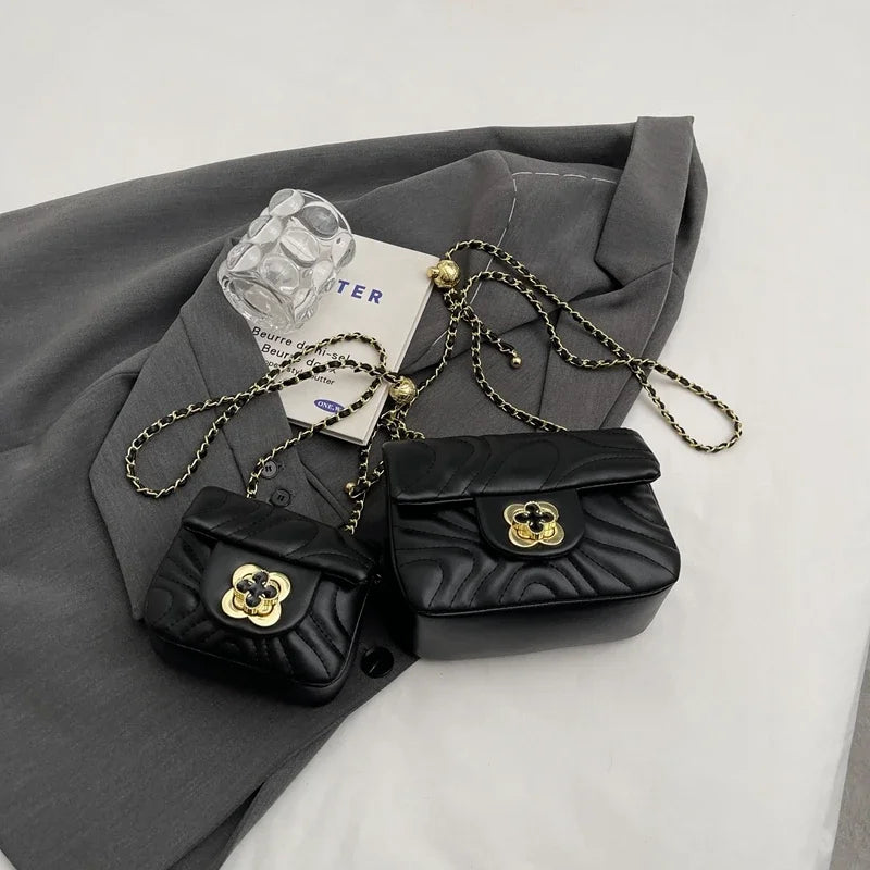 Bolsa Clutch Chain Luxo Essentials