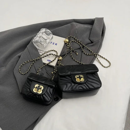 Bolsa Clutch Chain Luxo Essentials