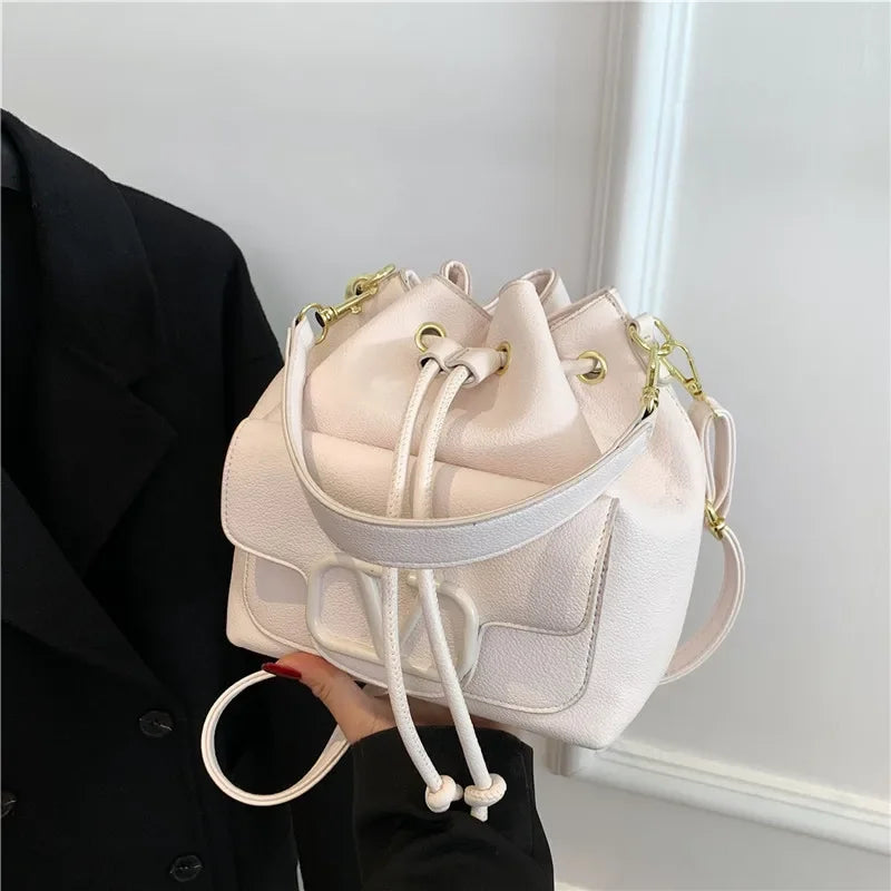 ‌Bolsa Bucket Elegance – Estilo Casual com Toque Sofisticado