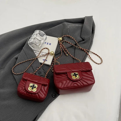 Bolsa Clutch Chain Luxo Essentials