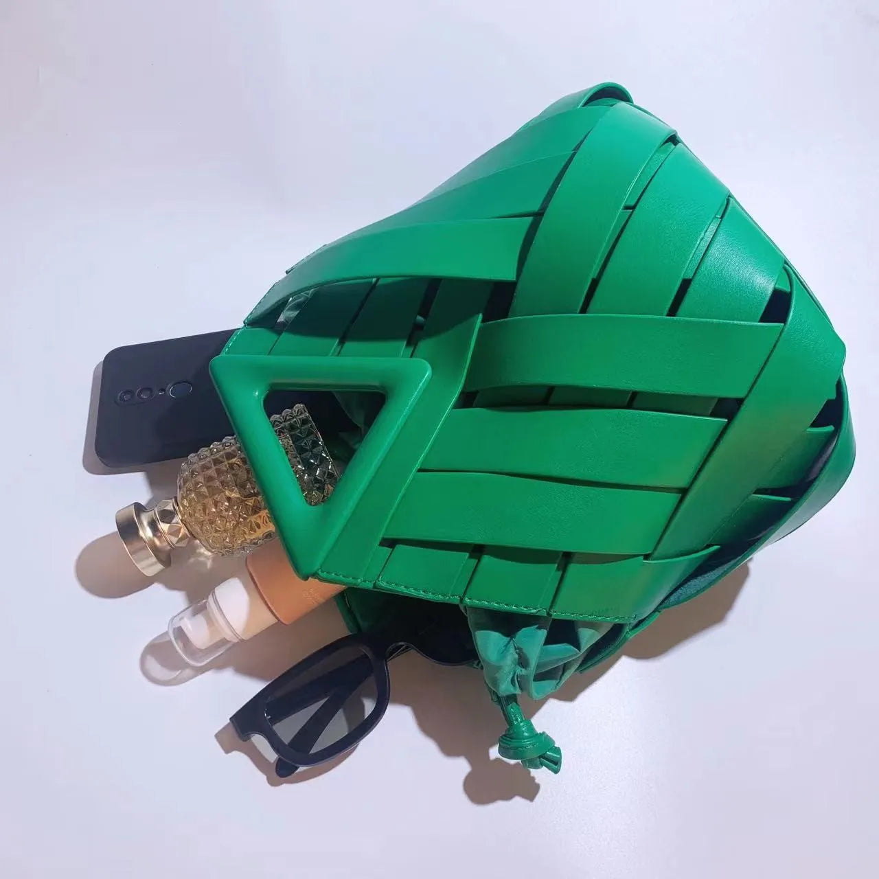 Bolsa Feminina Trançada com Fecho Magnético – Crossbody & Shoulder