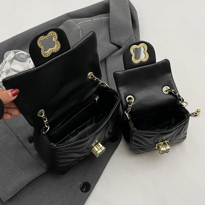 Bolsa Clutch Chain Luxo Essentials