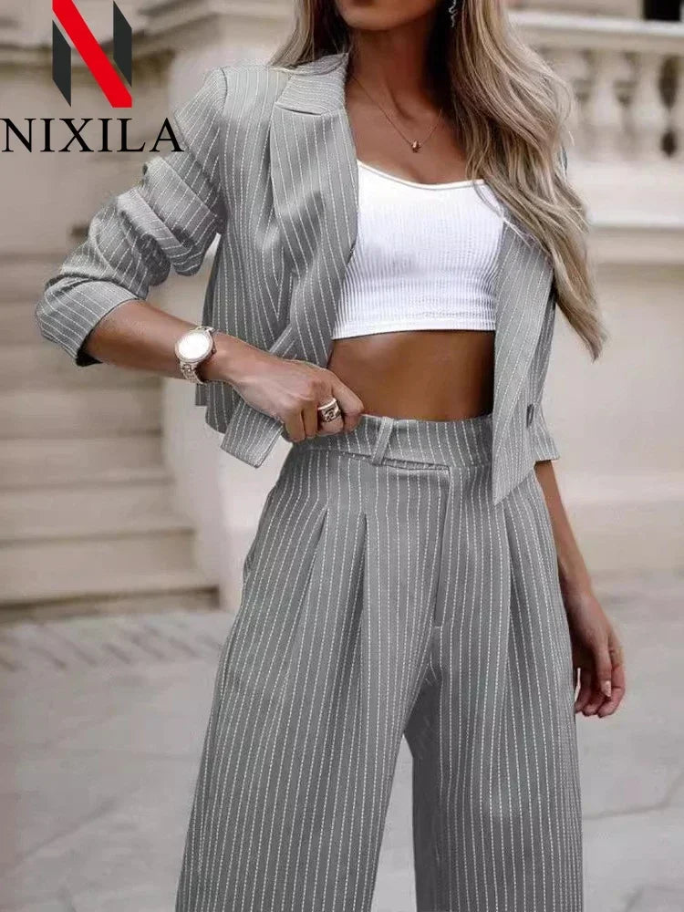 Conjunto Listrado Office Chic – Blazer & Calça Wide Leg