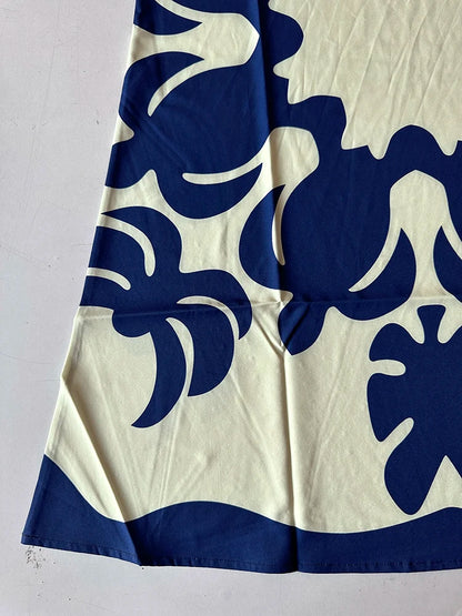 Vestido Midi Estampado com Decote V e Saia Fluida