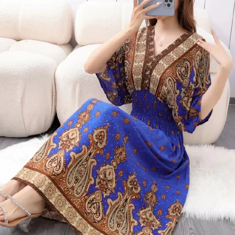 Vestido Midi Vintage com Estampa Retro e Decote V
