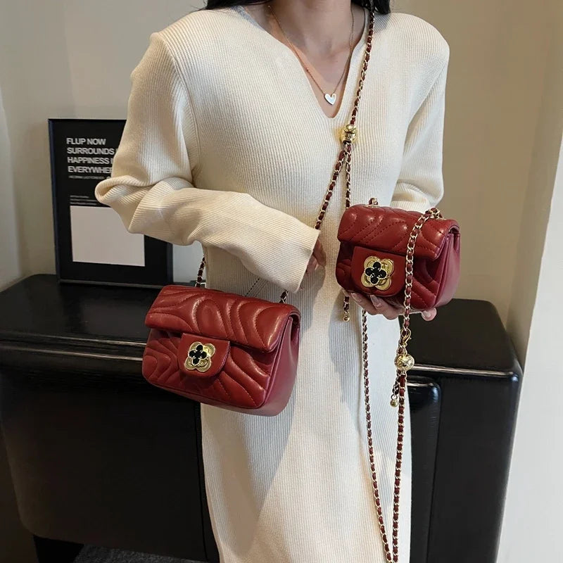 Bolsa Clutch Chain Luxo Essentials