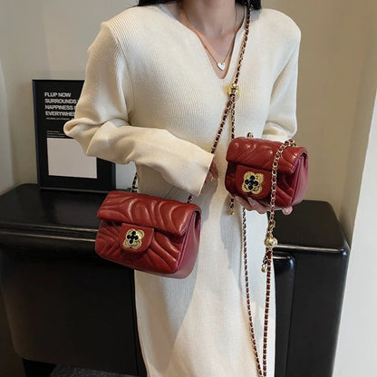 Bolsa Clutch Chain Luxo Essentials