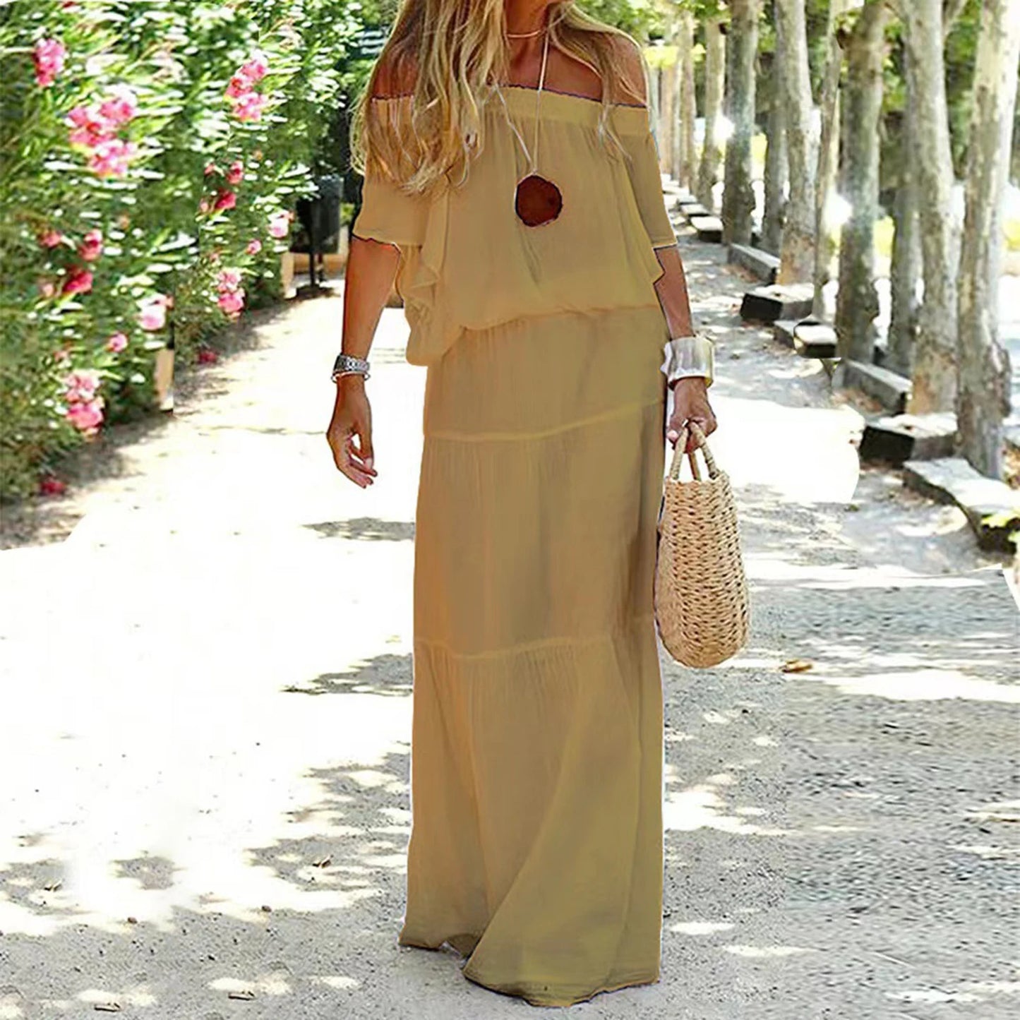 Vestido Branco Boho Elegante – Maxi Decote V com Ajuste Lace-Up