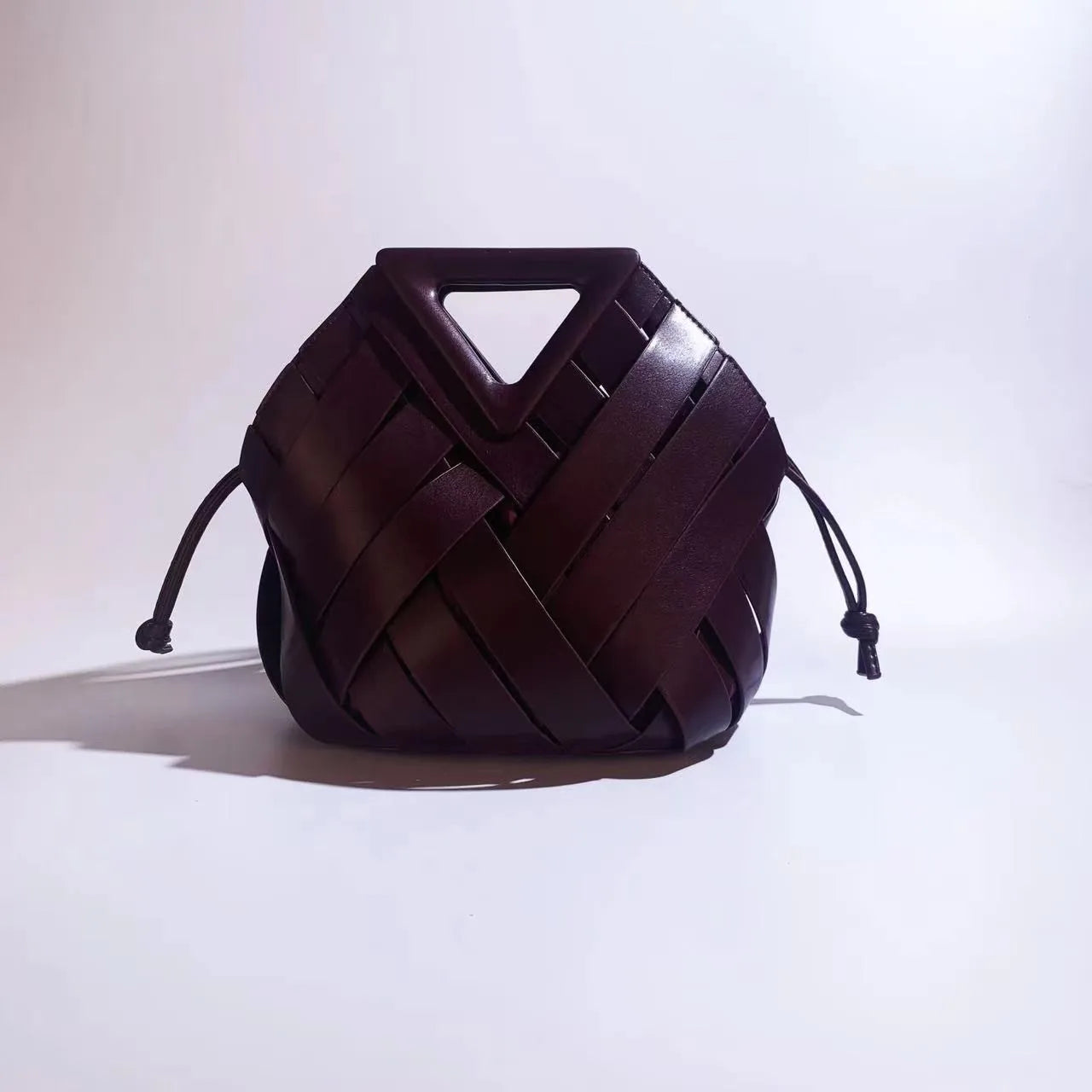 Bolsa Feminina Trançada com Fecho Magnético – Crossbody & Shoulder