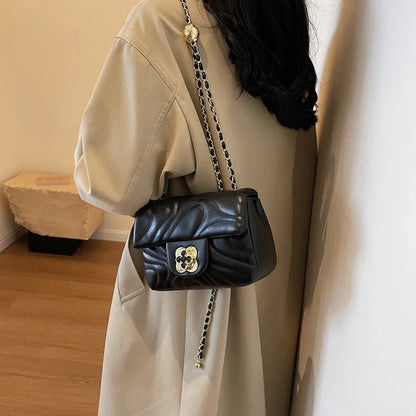 Bolsa Clutch Chain Luxo Essentials