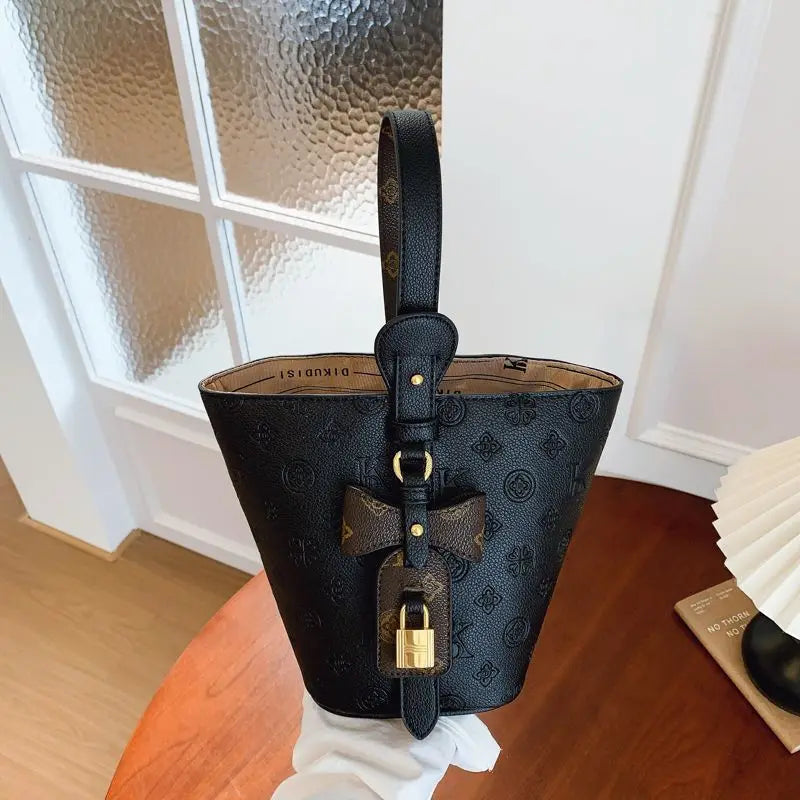 Bolsa Bucket Chic 2025 – Do Dia à Noite com Estilo e Versatilidade