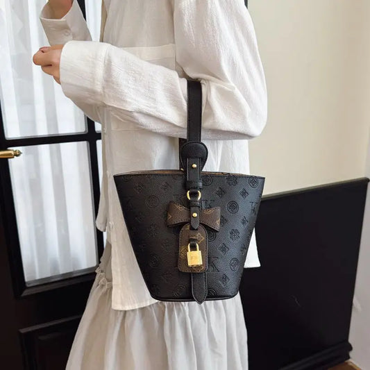 Bolsa Bucket Chic 2025 – Do Dia à Noite com Estilo e Versatilidade