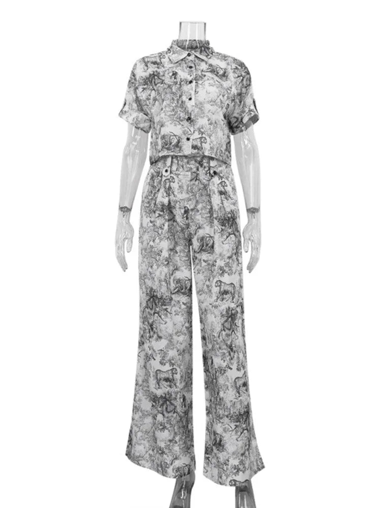 Conjunto Feminino Vintage 2025 – Camisa Polo Manga Curta + Calça Wide-Leg Estampada