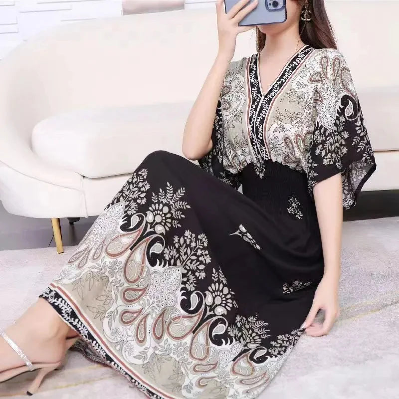 Vestido Midi Vintage com Estampa Retro e Decote V