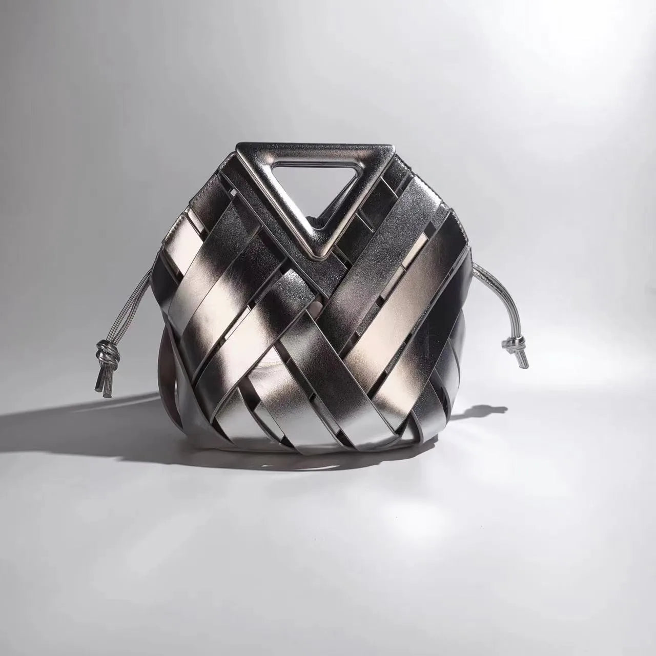 Bolsa Feminina Trançada com Fecho Magnético – Crossbody & Shoulder