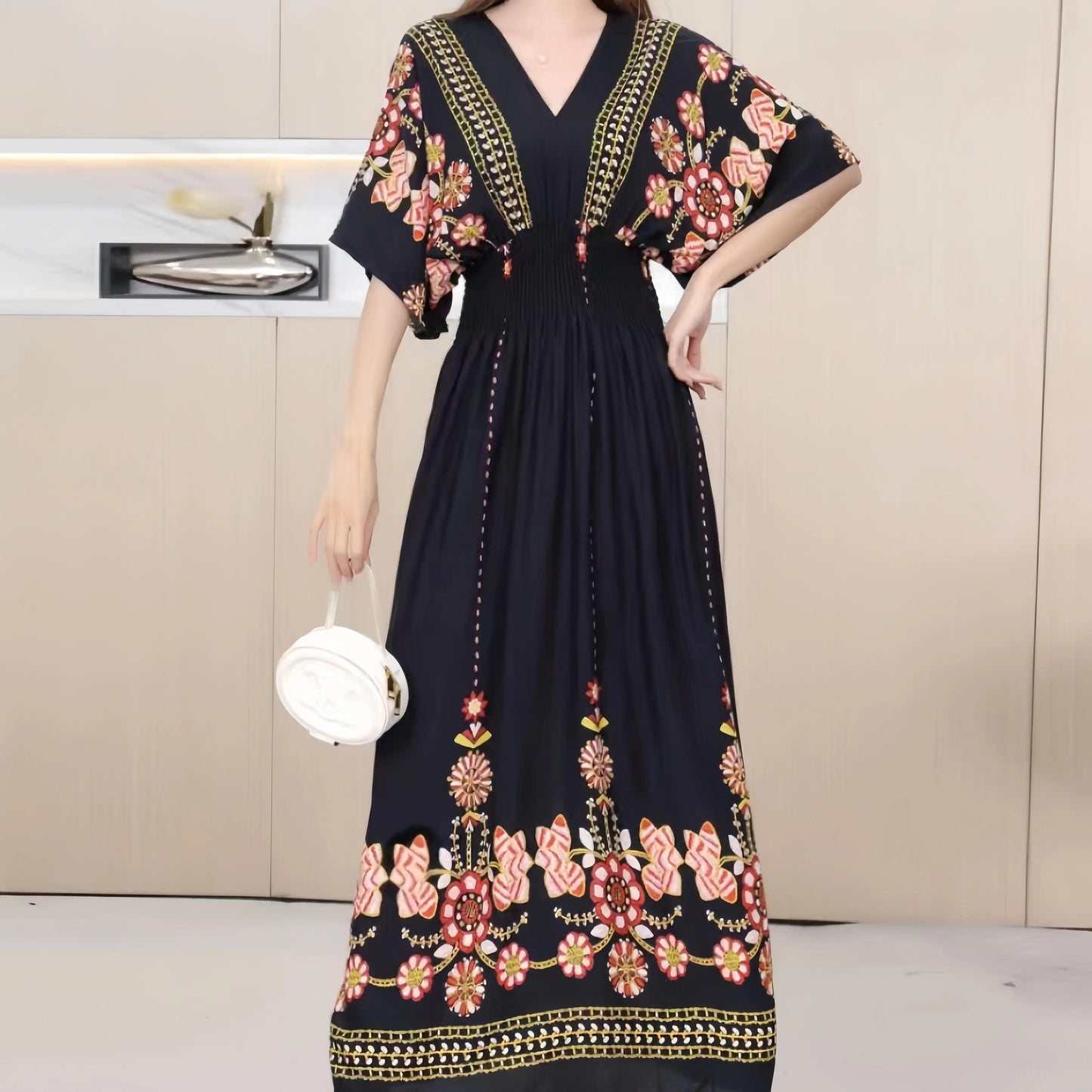 Vestido Midi Vintage com Estampa Retro e Decote V