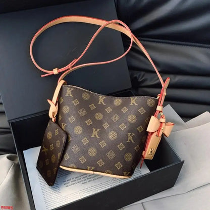 Conjunto Feminino Bucket Bag 2025 Estampada – Tote & Transversal Versátil para Dia e Noite