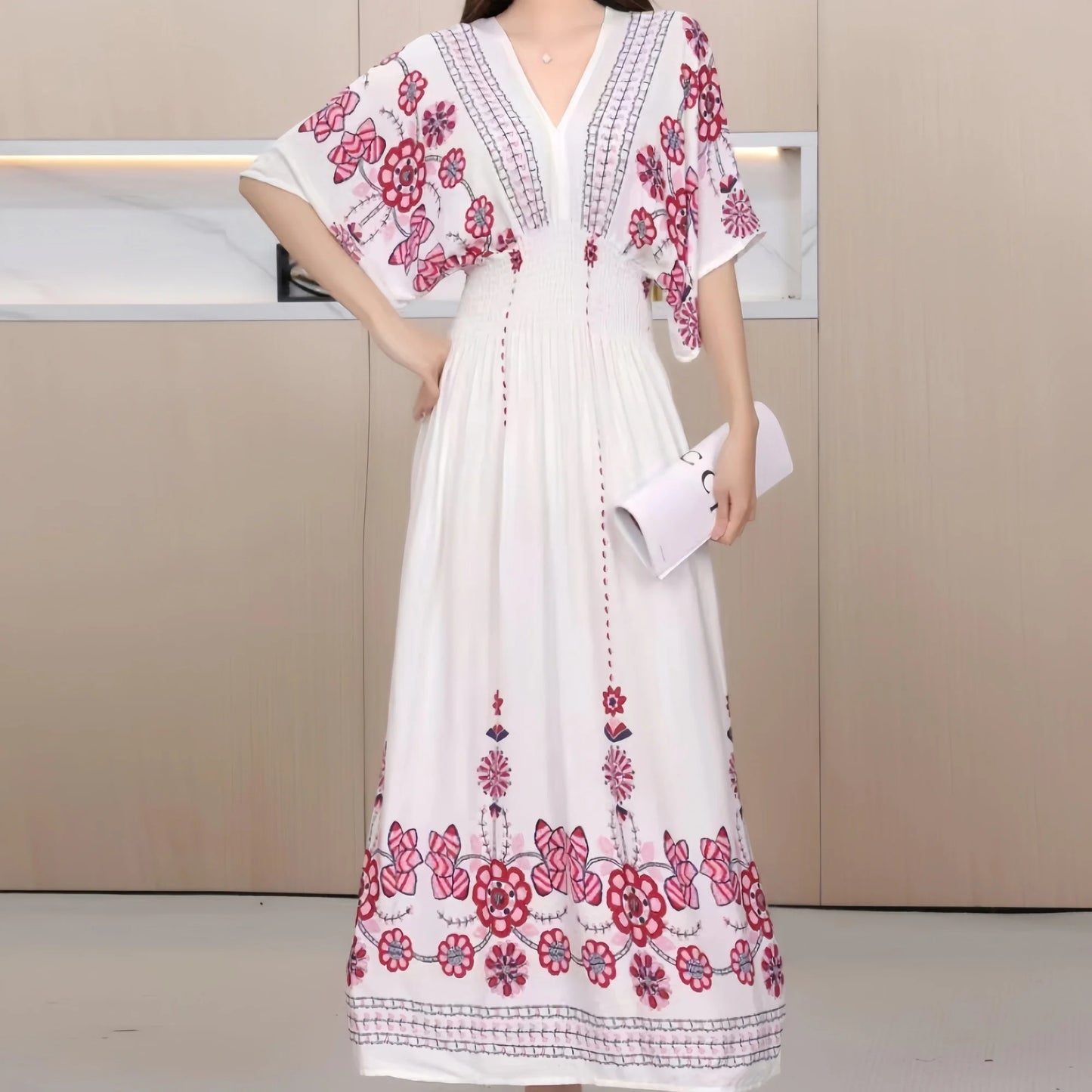 Vestido Midi Vintage com Estampa Retro e Decote V