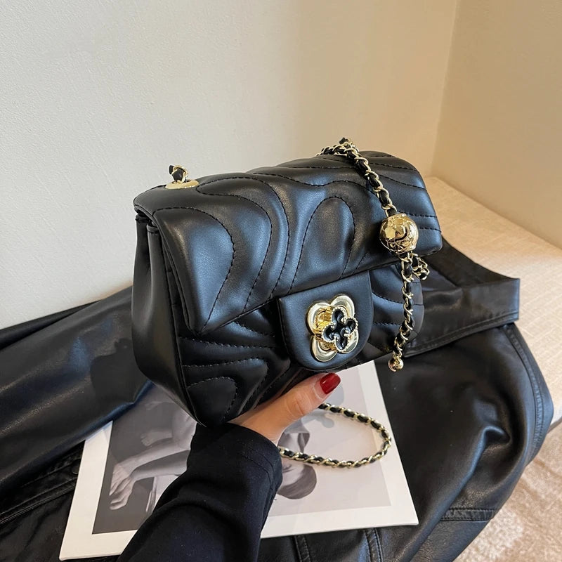 Bolsa Clutch Chain Luxo Essentials