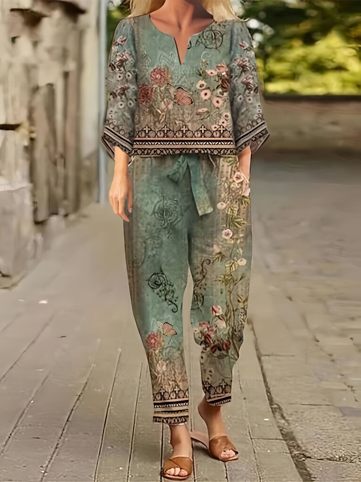 Conjunto Feminino Vintage Floral – Camisa Gola V + Calça com Cós Amarração