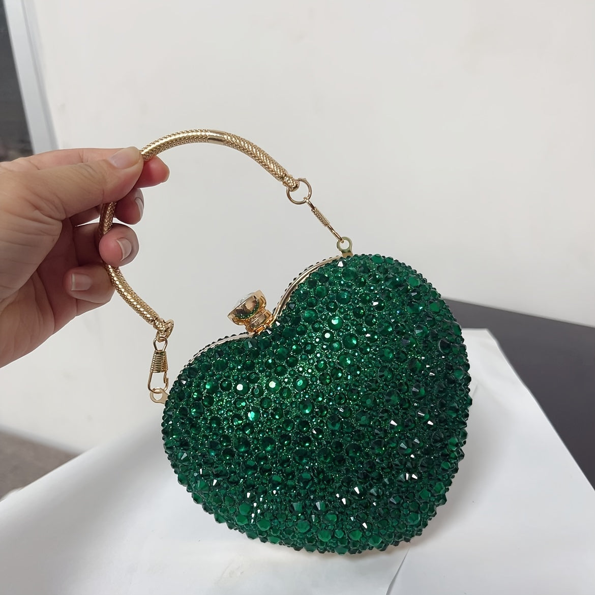 Clutch Feminina Formato Coração com Strass – Mini Evening Bag com Corrente