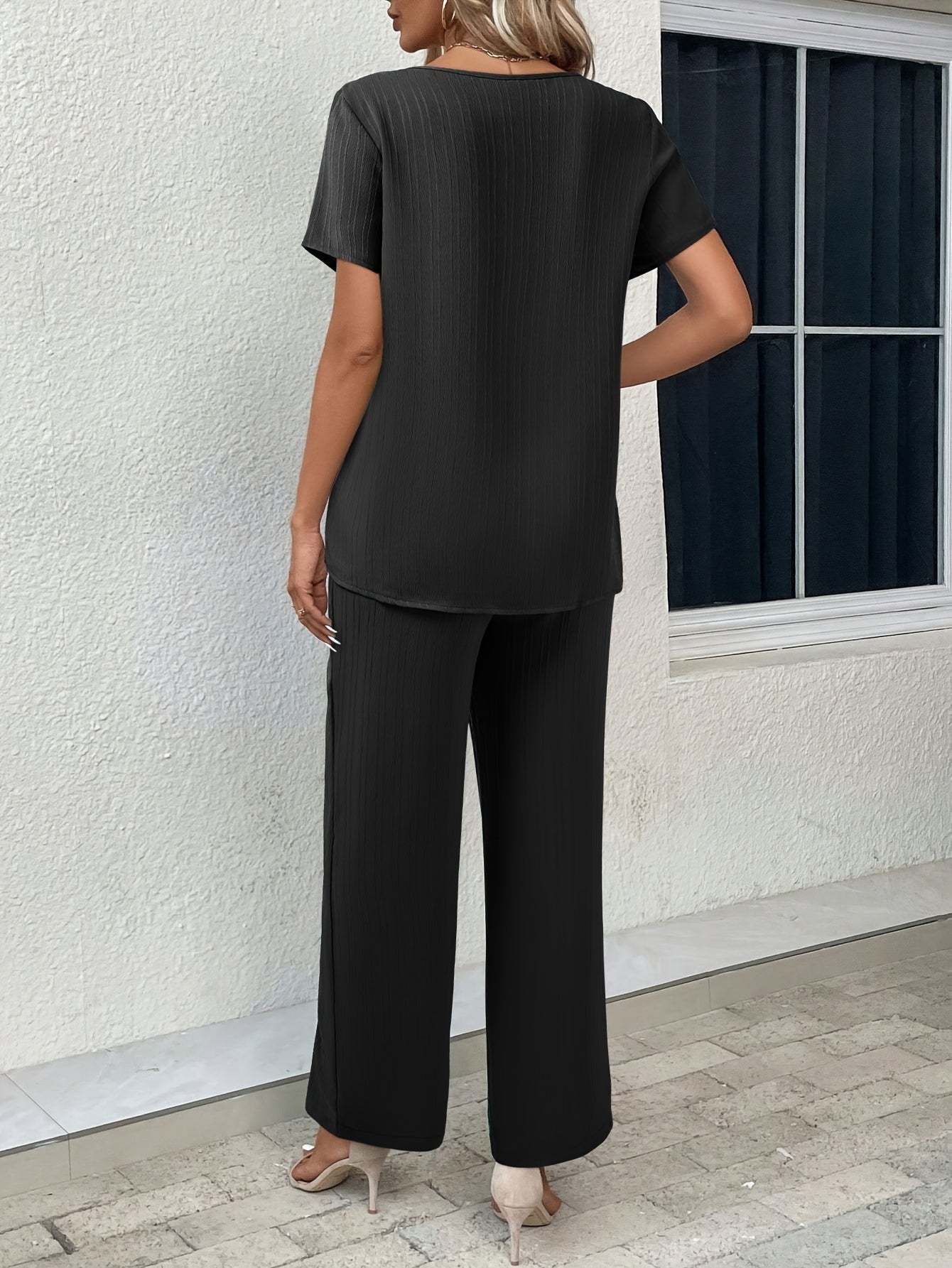 Conjunto Feminino Camiseta de Manga Curta + Calça – Elegância Casual para Primavera & Verão