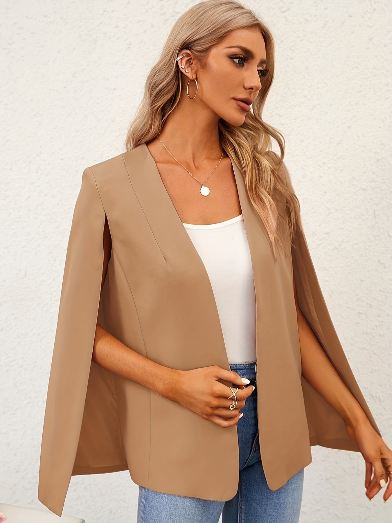 Blazer Feminino Bege Leve – Casual & Elegante com Mangas Fendas, Sem Fecho