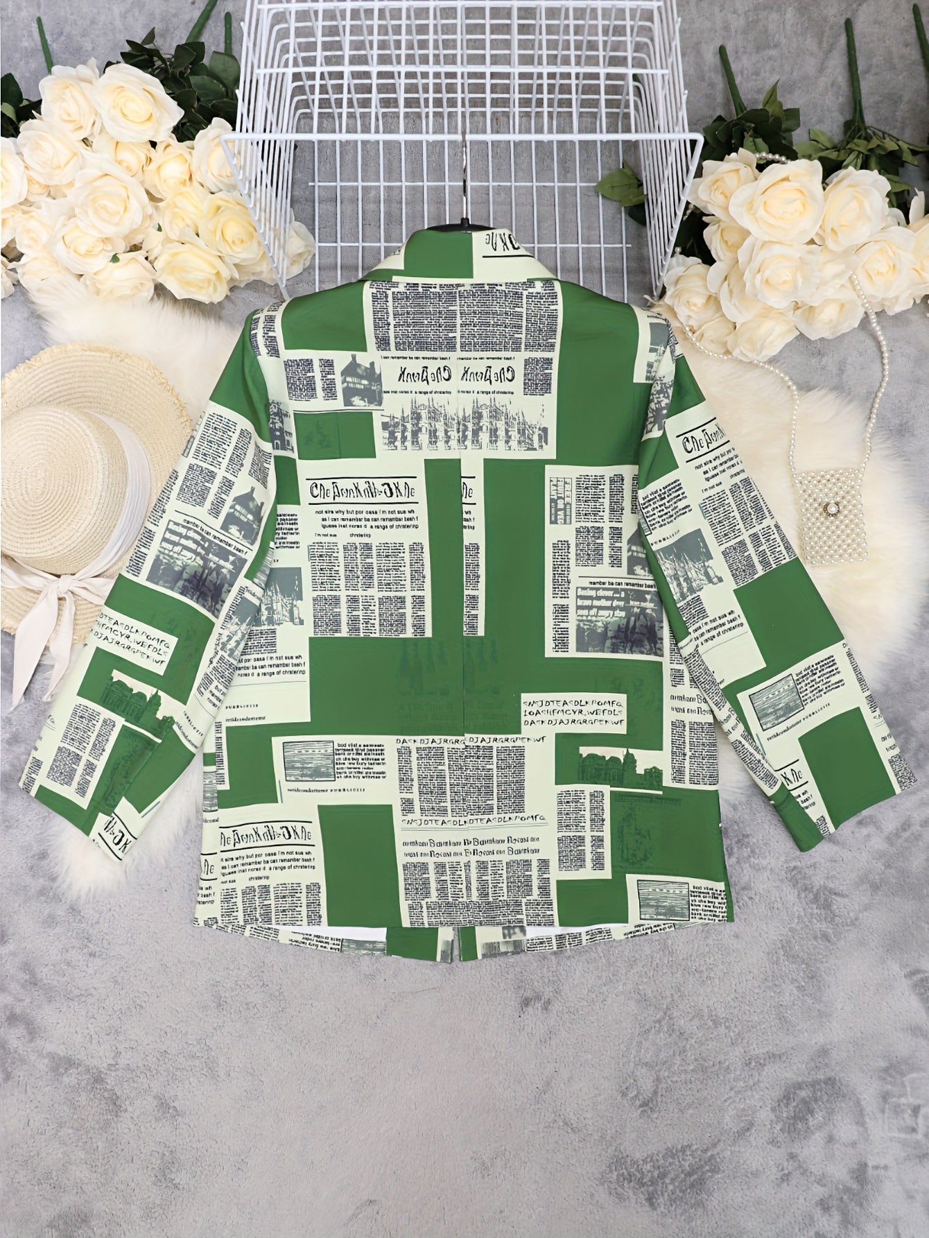 Casaco Plus Size Print Newspaper – Impacto Elegante