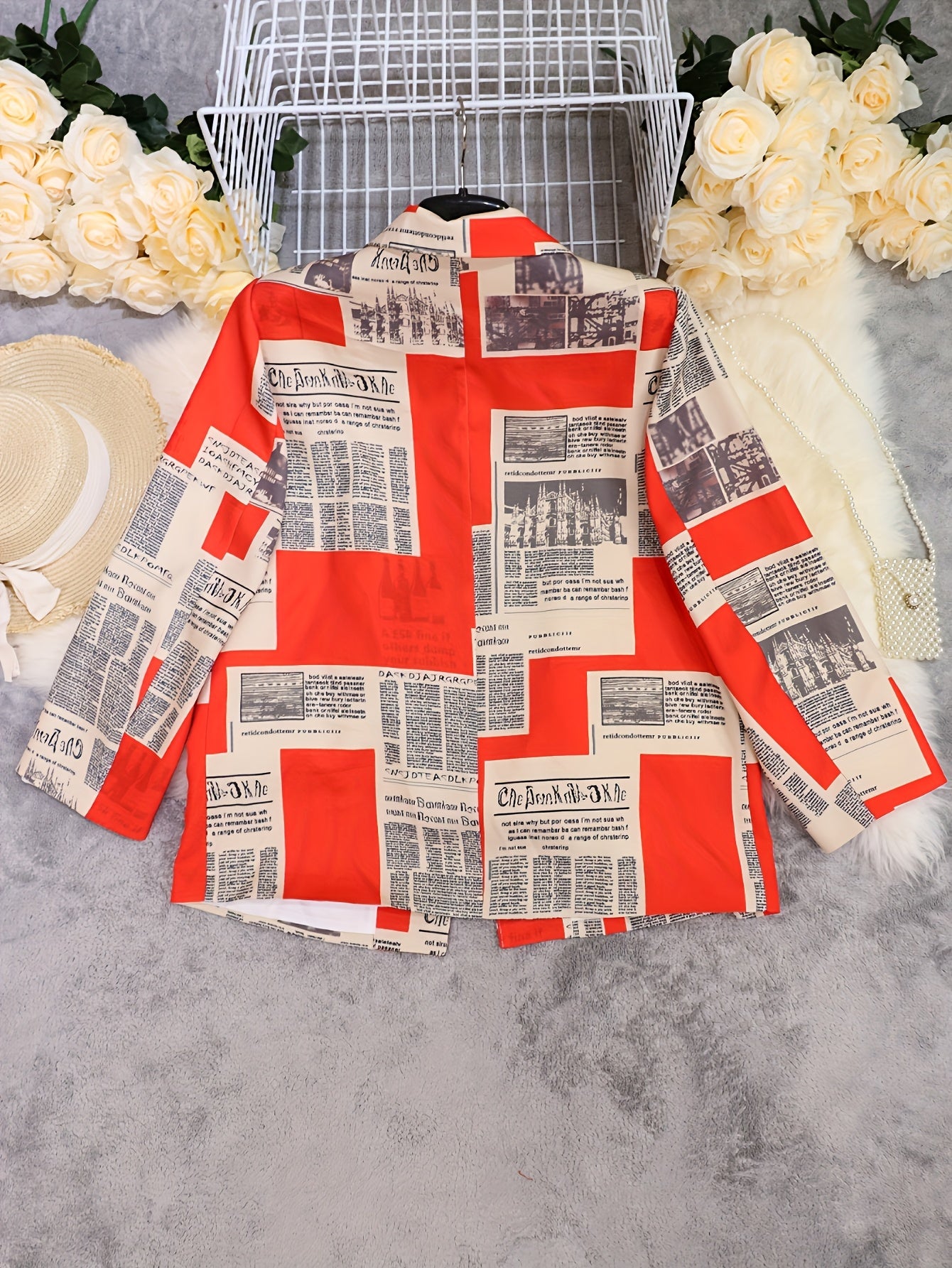 Casaco Plus Size Print Newspaper – Impacto Elegante