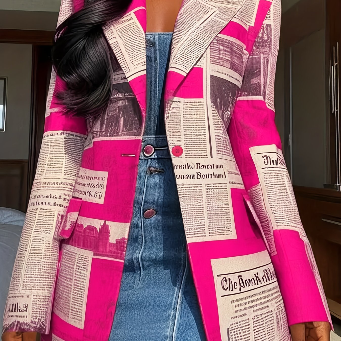 Casaco Plus Size Print Newspaper – Impacto Elegante