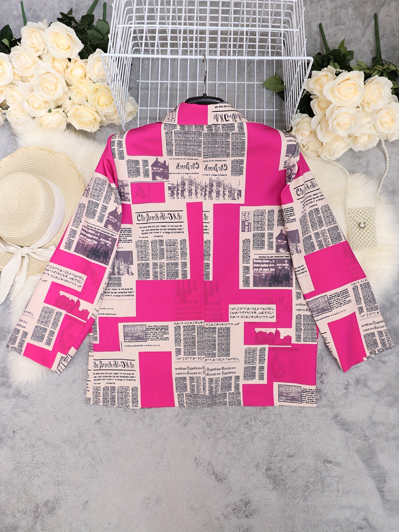 Casaco Plus Size Print Newspaper – Impacto Elegante